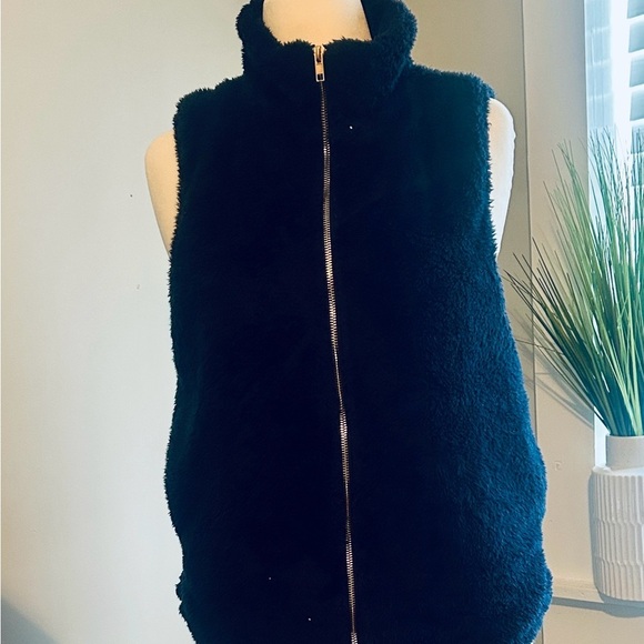 Umgee Jackets & Blazers - Umgee Navy Fleece Zip-Up Vest With gold zipper size large